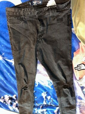 ⭐️Hollister Black  Distressed Denim Jeans with stretch